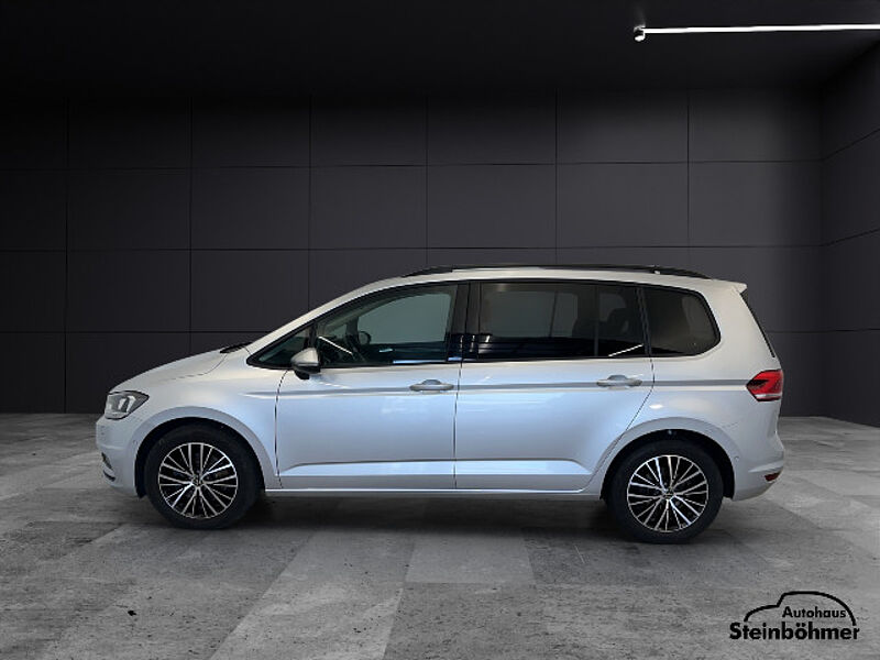 Volkswagen Touran Comfortline 1.5TSI DSG NAV AHK PANO DCC