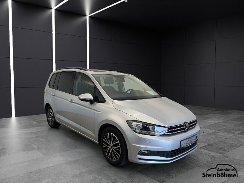 Volkswagen Touran Comfortline 1.5TSI DSG NAV AHK PANO DCC