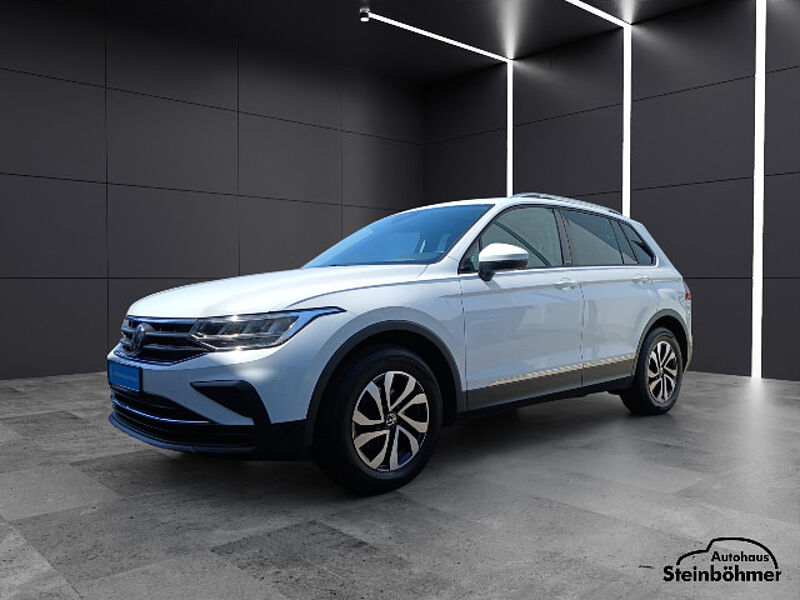 Volkswagen Tiguan Active 2.0TDI DSG Pano Navi LED AHK