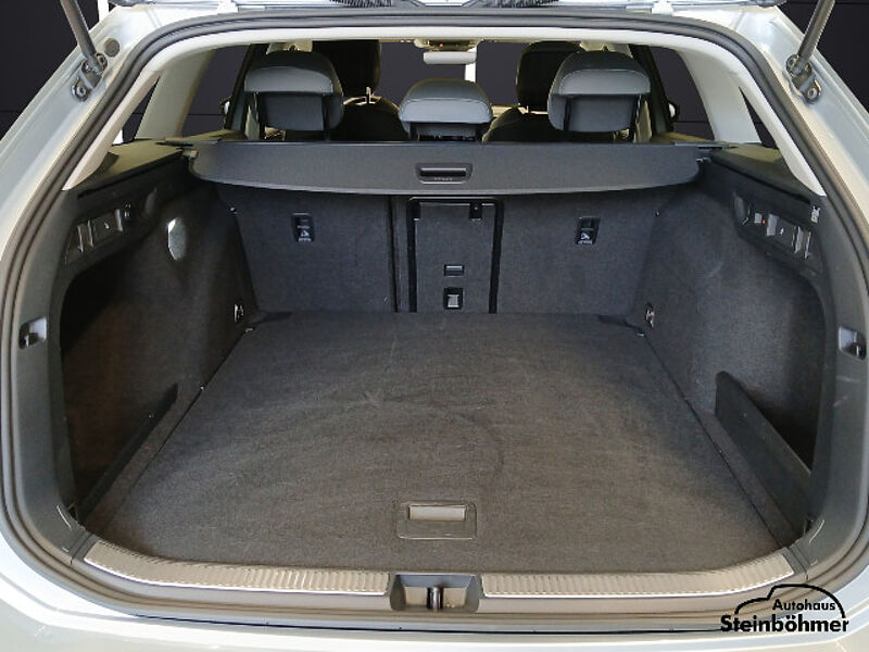 Volkswagen Passat Business 1.5eTSI DSG LED NAV AHK ACC