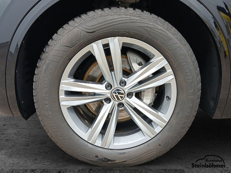 Volkswagen Touareg R-Line BlackStyle 3.0TDI 4M IQ. Light