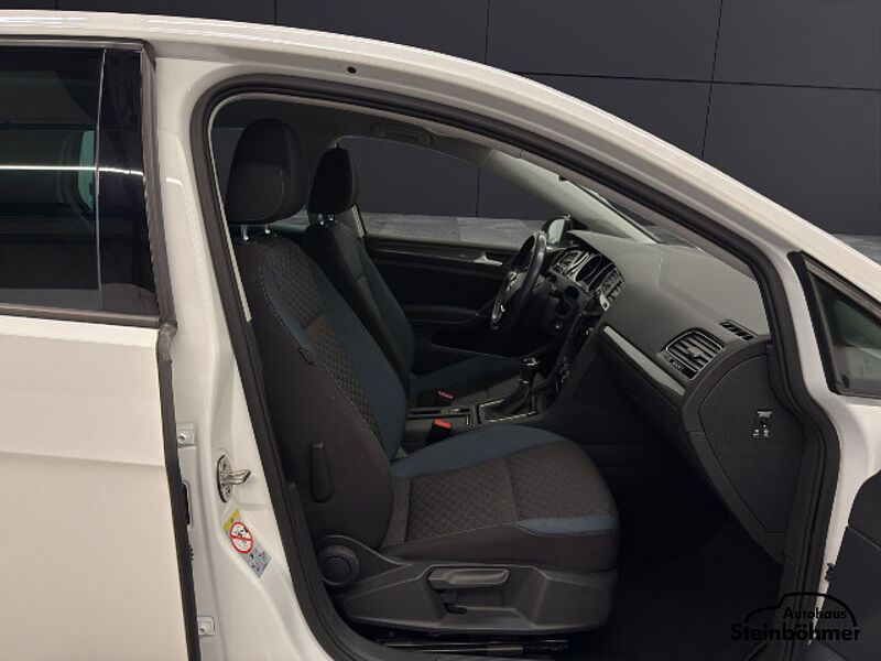 Volkswagen Golf IQ. Drive 1.0TSI NAV ACC SHZ BlindSpot